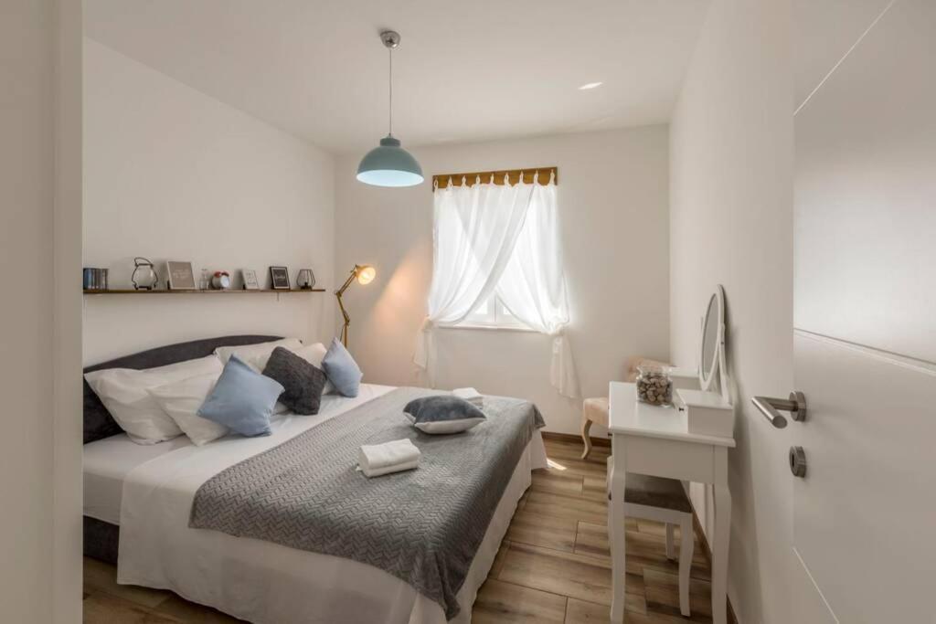 Apartment By Joe Trogir Eksteriør billede