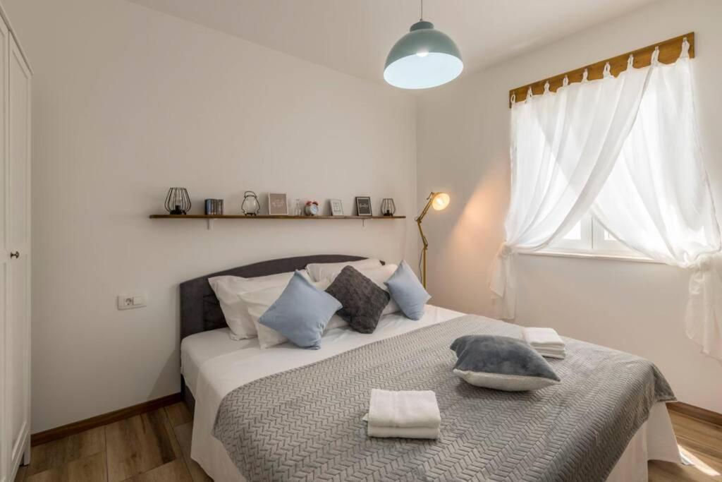Apartment By Joe Trogir Eksteriør billede