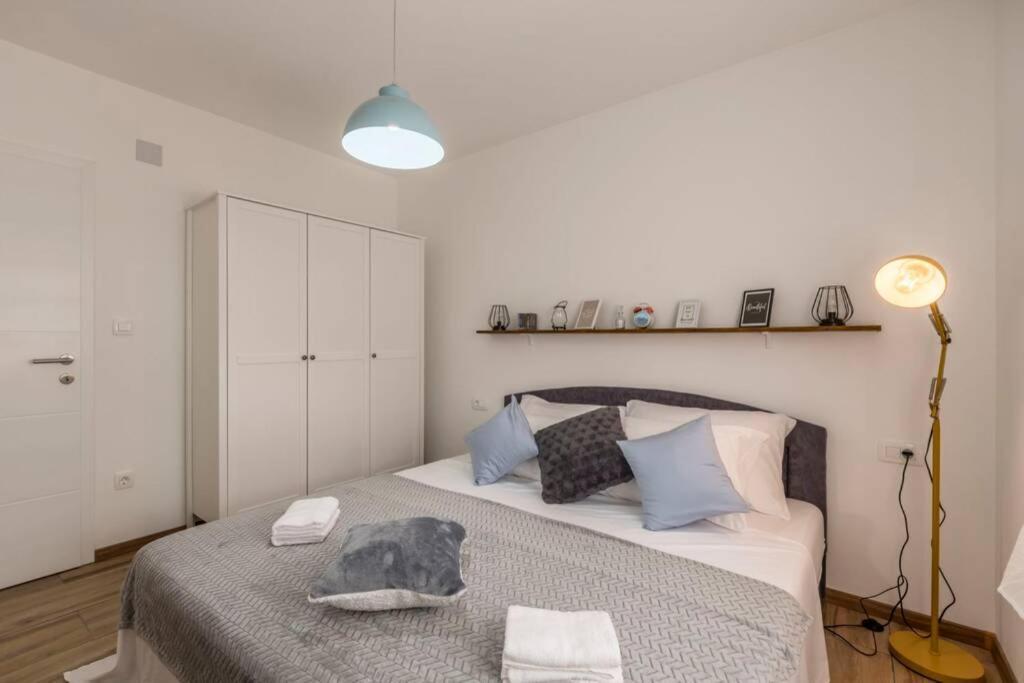 Apartment By Joe Trogir Eksteriør billede