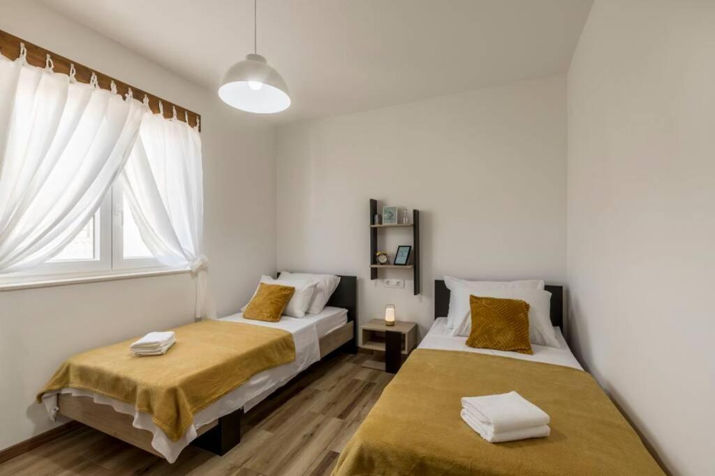 Apartment By Joe Trogir Eksteriør billede