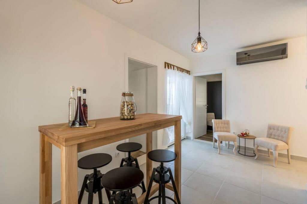 Apartment By Joe Trogir Eksteriør billede